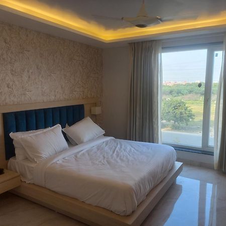 גרייטר נוידה Hotel Holiday Grand מראה חיצוני תמונה