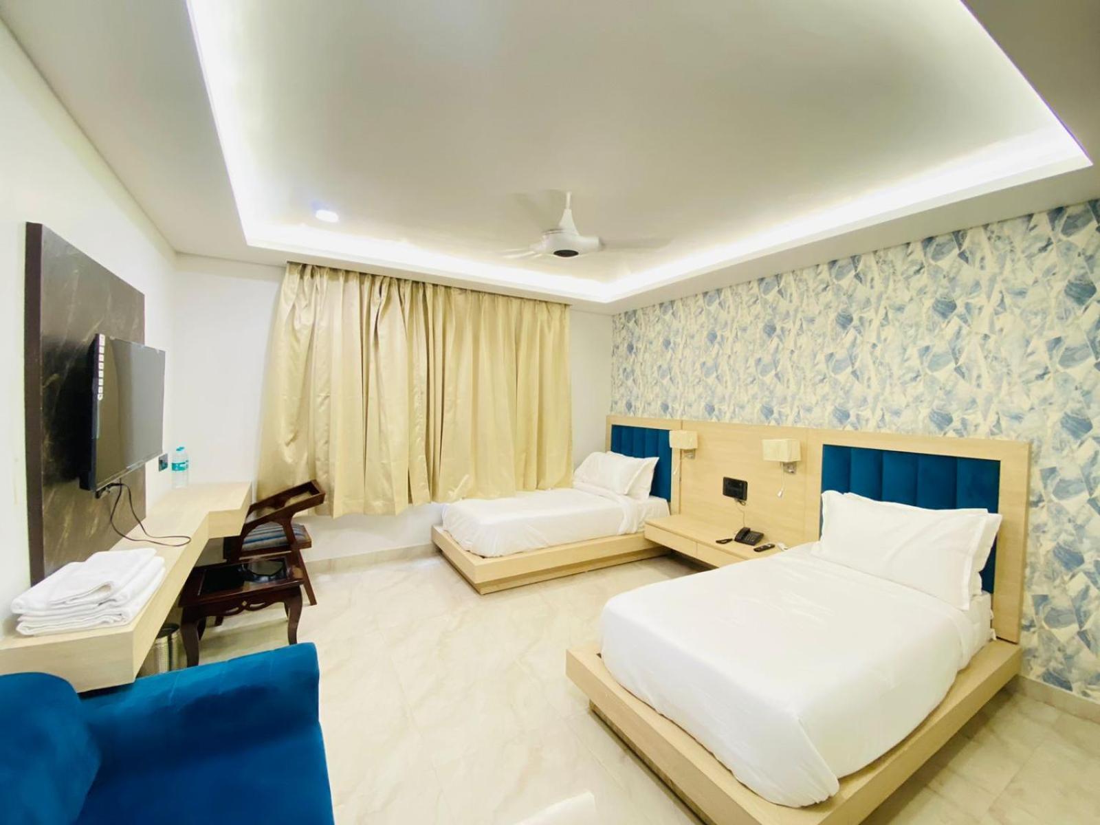 גרייטר נוידה Hotel Holiday Grand מראה חיצוני תמונה
