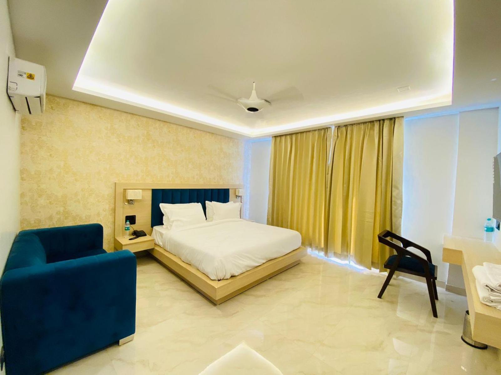 גרייטר נוידה Hotel Holiday Grand מראה חיצוני תמונה