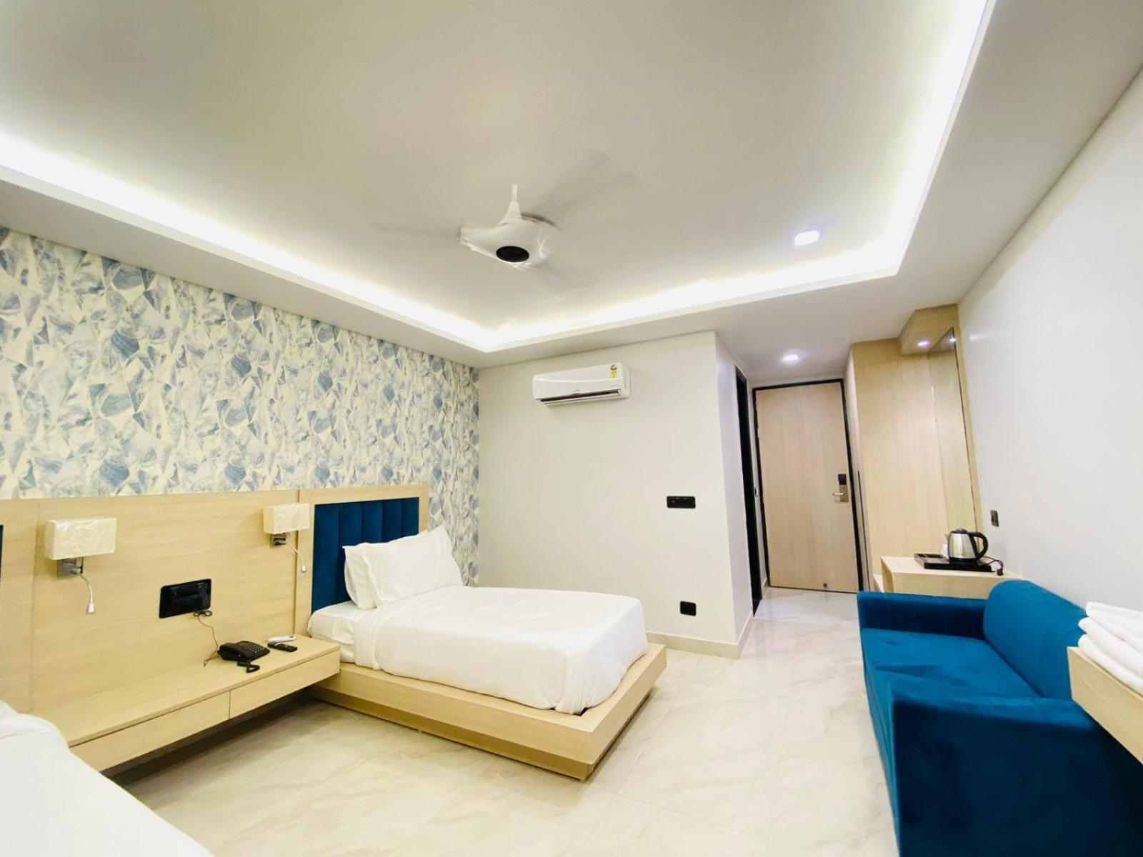 גרייטר נוידה Hotel Holiday Grand מראה חיצוני תמונה