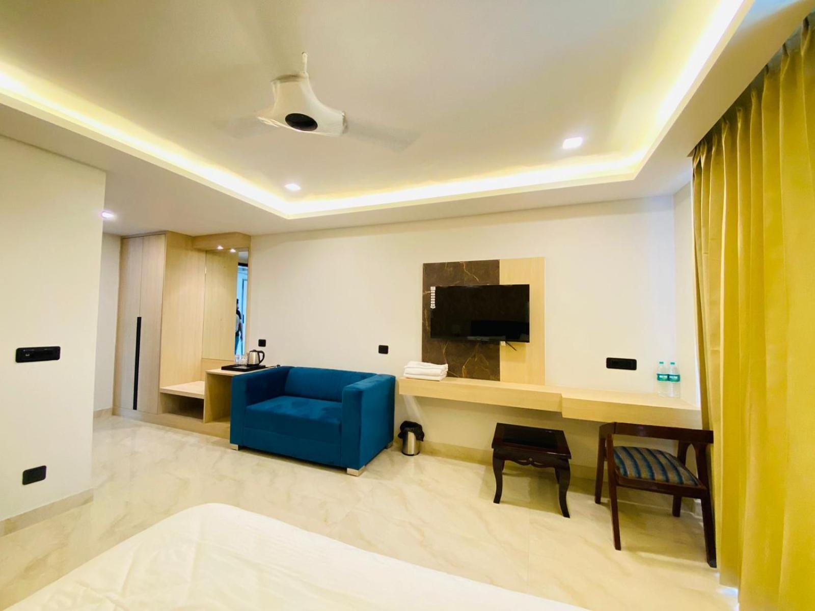 גרייטר נוידה Hotel Holiday Grand מראה חיצוני תמונה