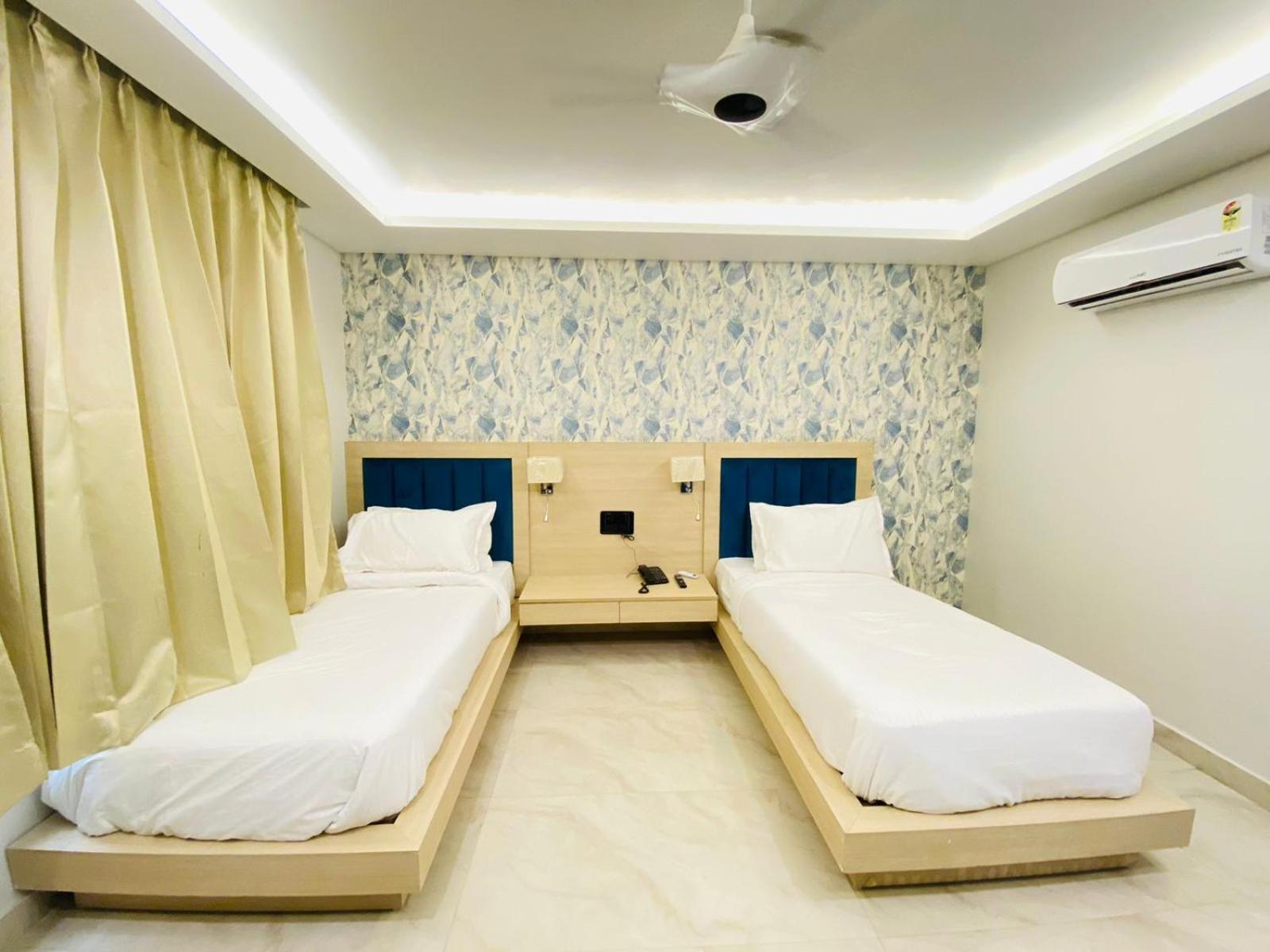 גרייטר נוידה Hotel Holiday Grand מראה חיצוני תמונה