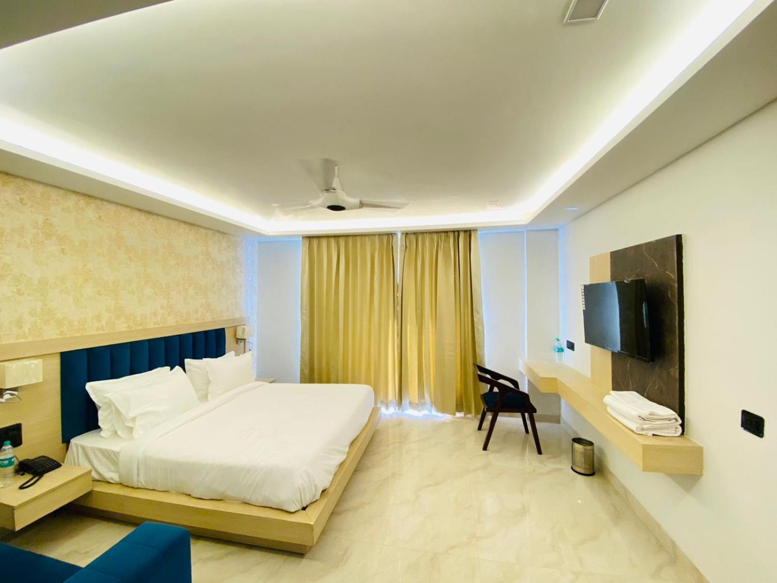 גרייטר נוידה Hotel Holiday Grand מראה חיצוני תמונה