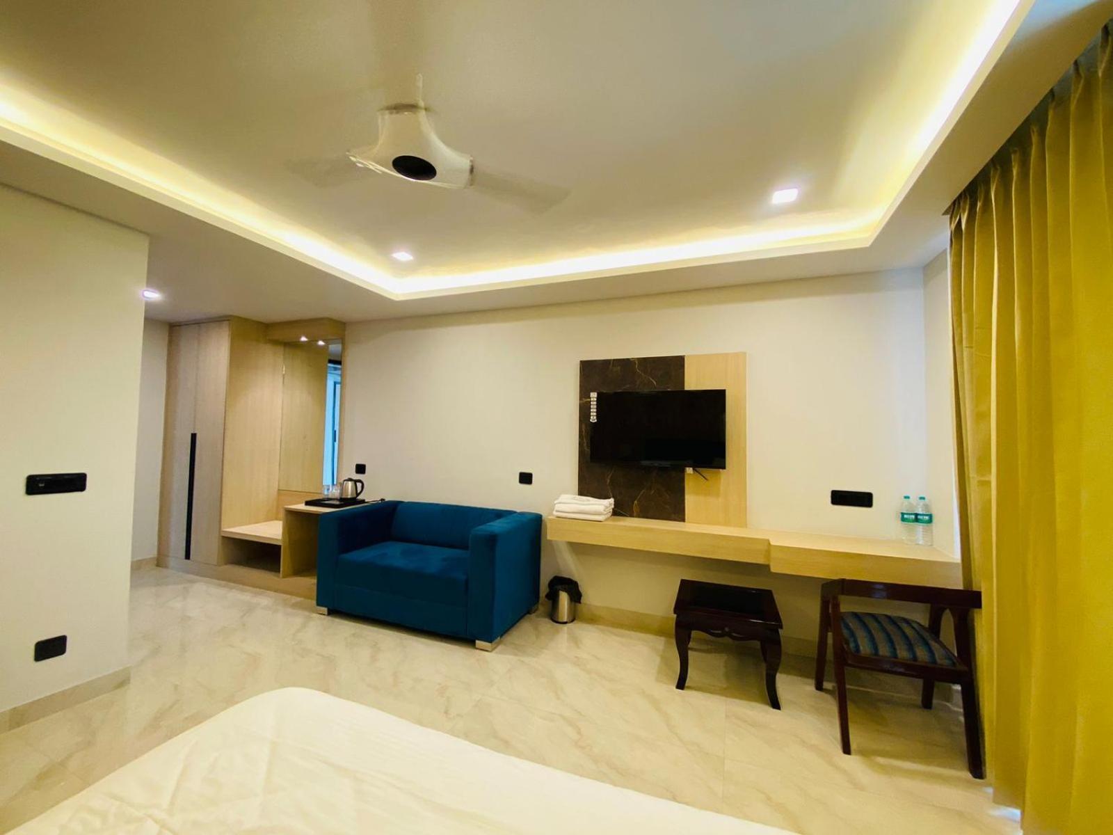 גרייטר נוידה Hotel Holiday Grand מראה חיצוני תמונה