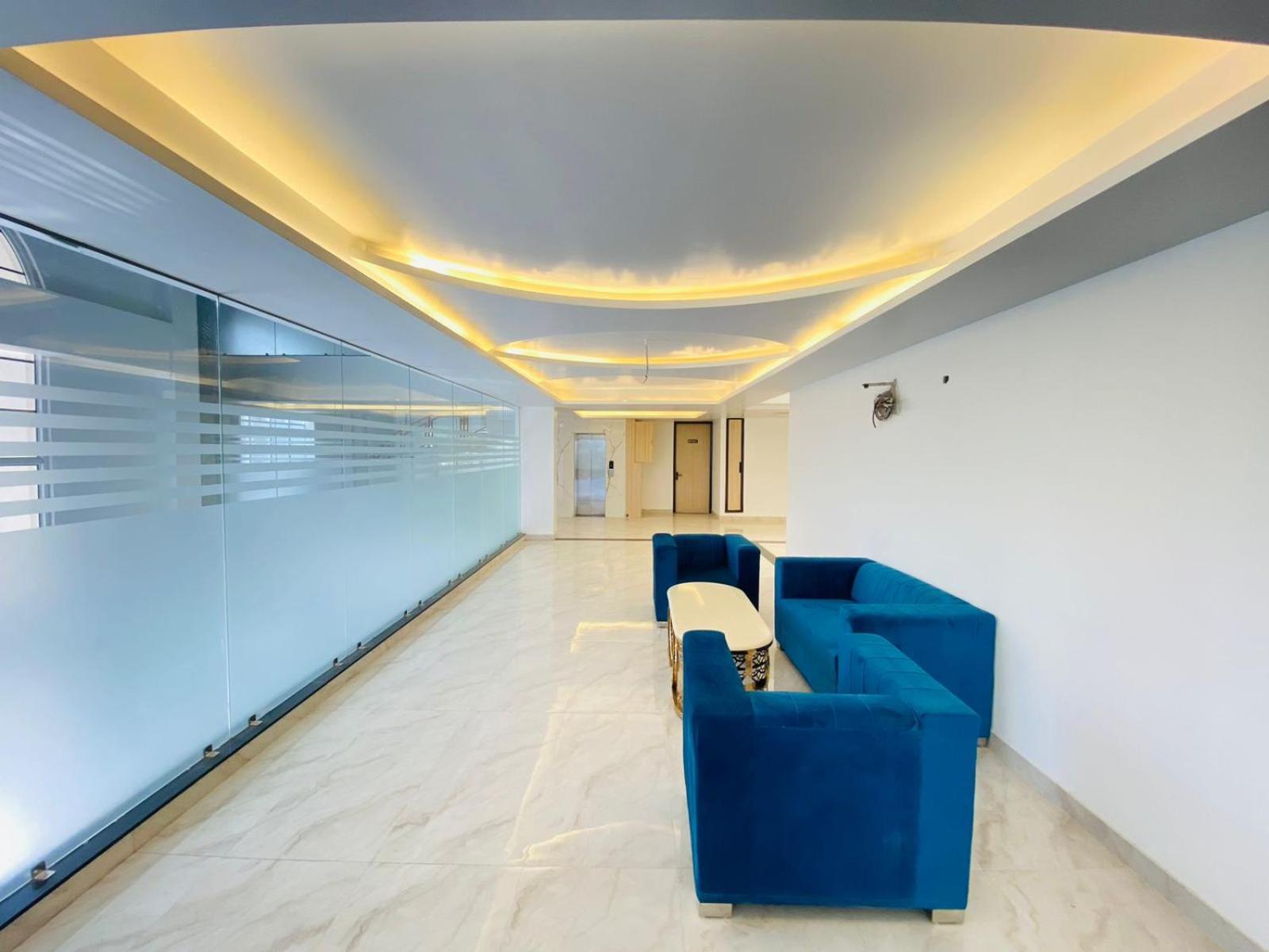 גרייטר נוידה Hotel Holiday Grand מראה חיצוני תמונה