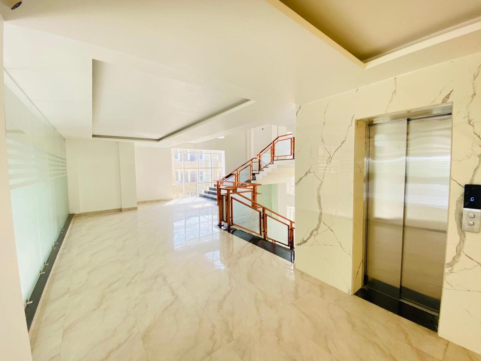 גרייטר נוידה Hotel Holiday Grand מראה חיצוני תמונה
