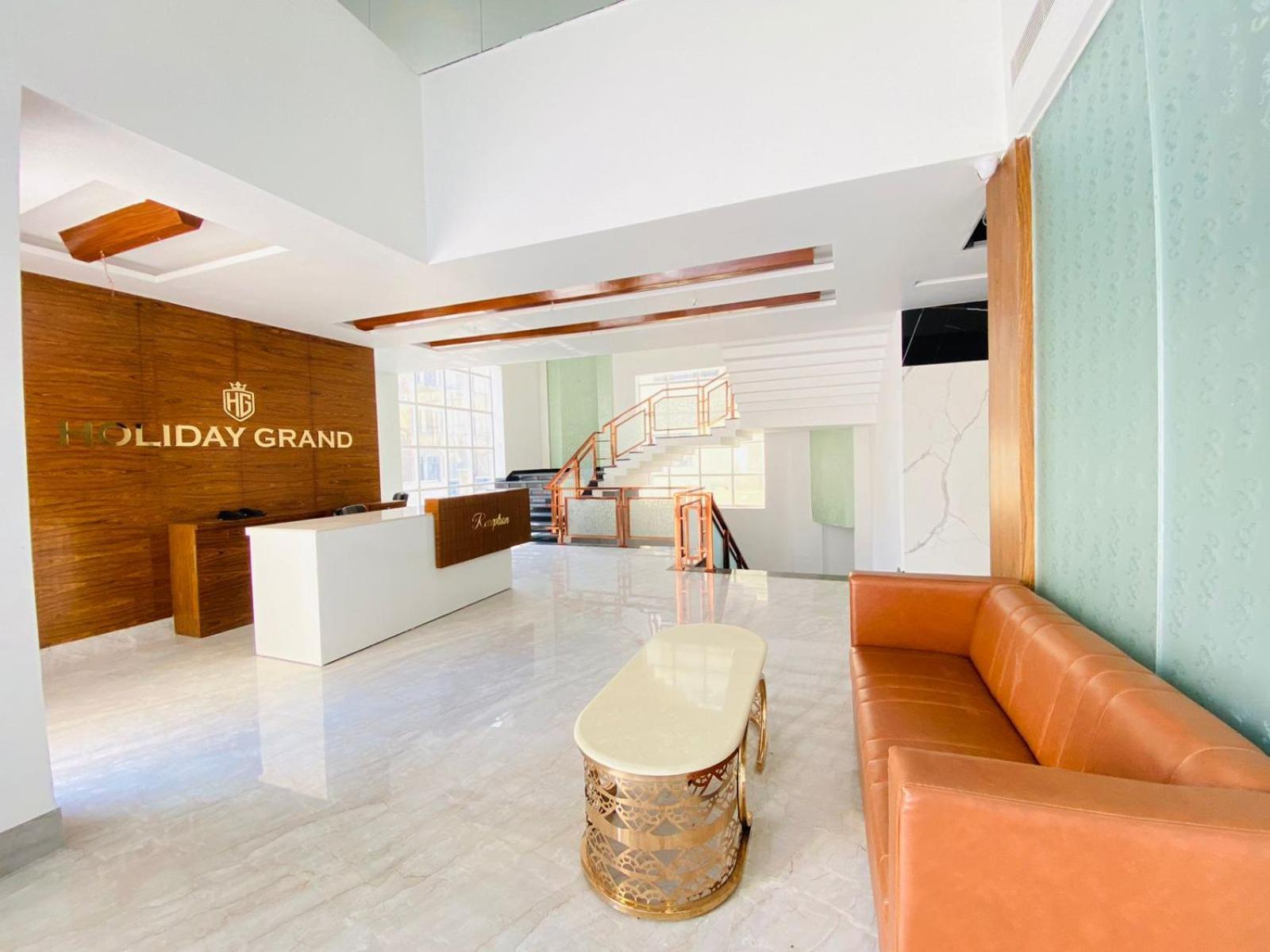 גרייטר נוידה Hotel Holiday Grand מראה חיצוני תמונה
