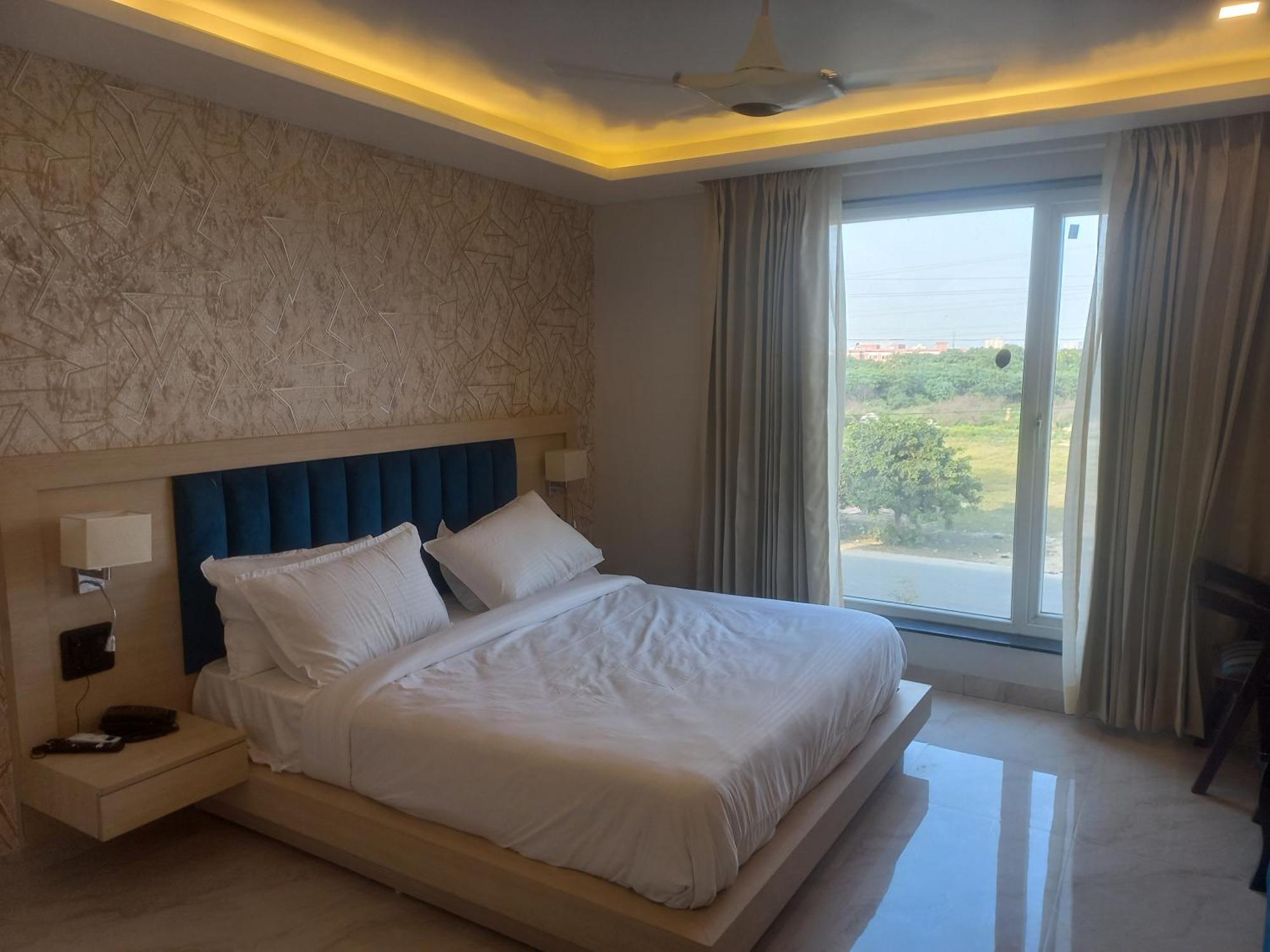 גרייטר נוידה Hotel Holiday Grand מראה חיצוני תמונה